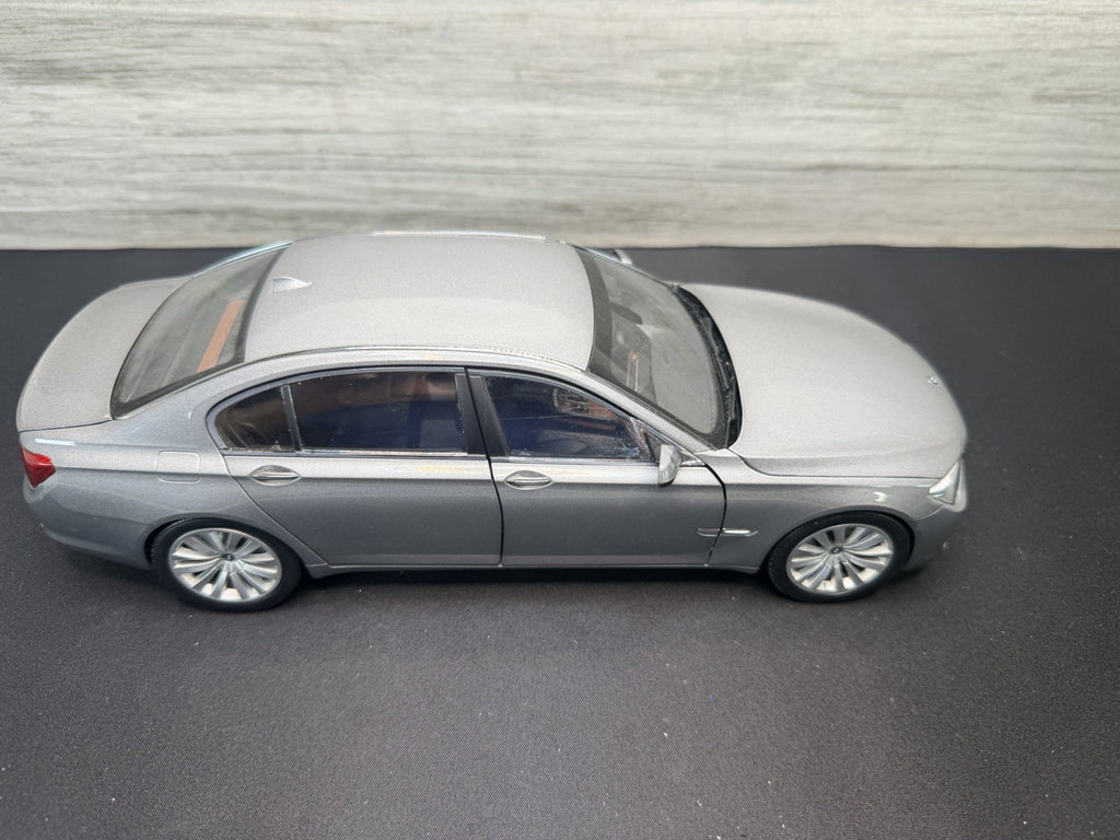 RARE BLACK Kyosho 1:18 BMW 750Li DEALER  SOME MINOR REPAIR NICE NO BOX1