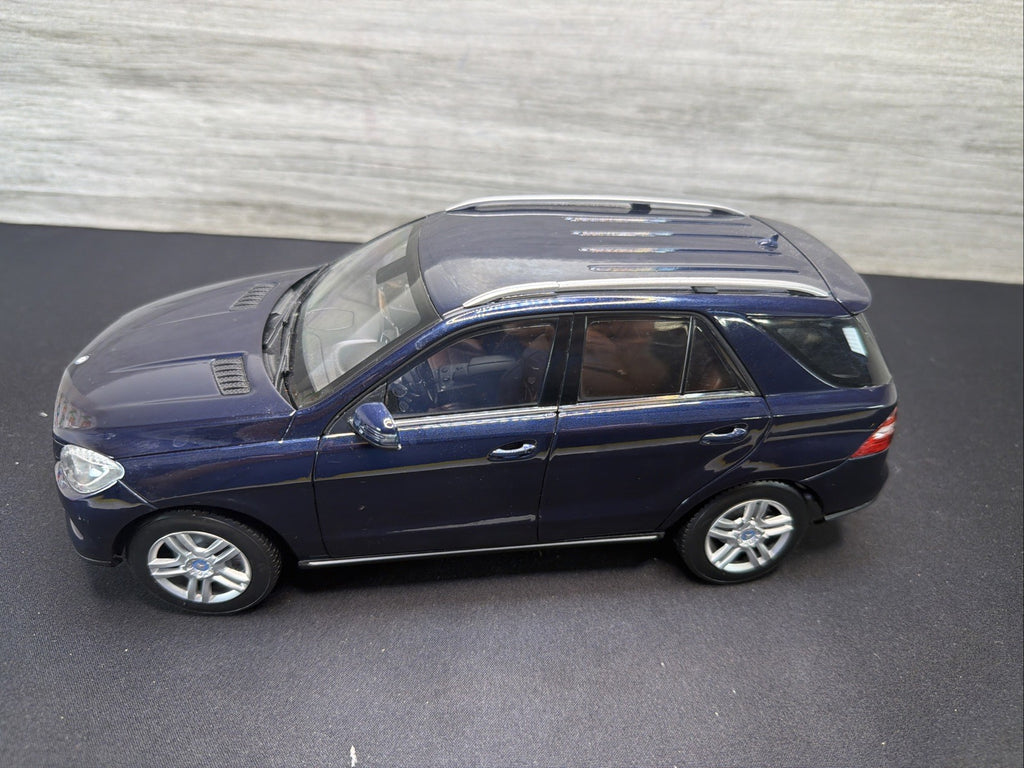 RARE FIRST LOOK ART MINICHAMPS MERCEDES-BENZ M-CLASS SCALE 1:18 DIECAST  NICE.1