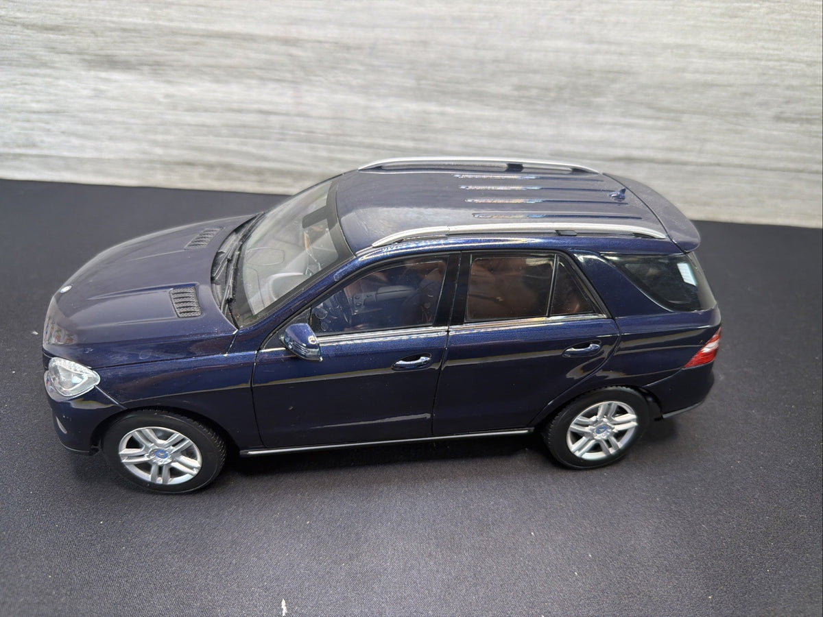RARE FIRST LOOK ART MINICHAMPS MERCEDES-BENZ M-CLASS SCALE 1:18 DIECAST  NICE.1