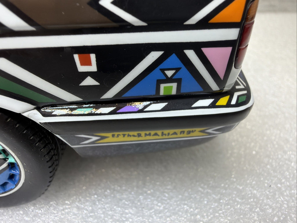 UNIQUE 1/18  BMW Art Car 525i E34 Esther Mahlangu Minichamps 88-95 No Box  Nice1