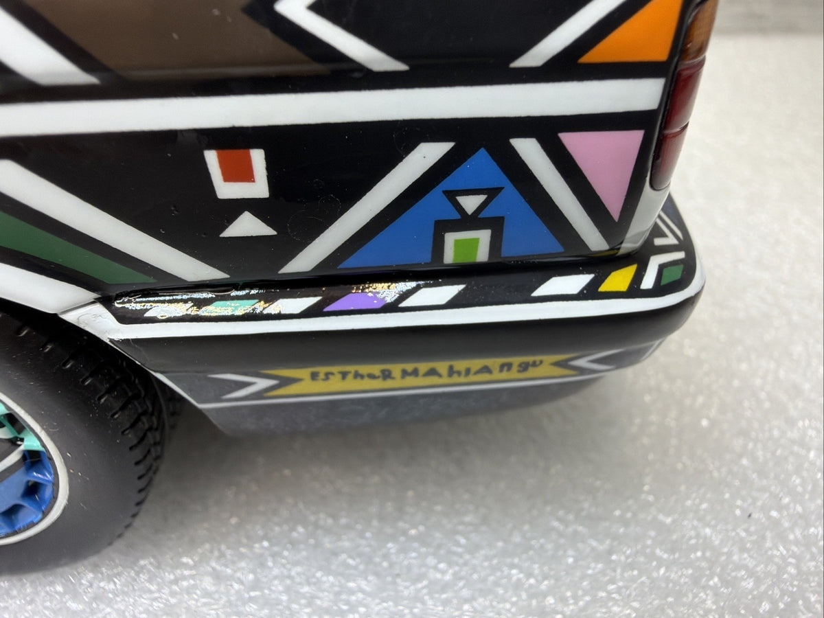 UNIQUE 1/18  BMW Art Car 525i E34 Esther Mahlangu Minichamps 88-95 No Box  Nice1