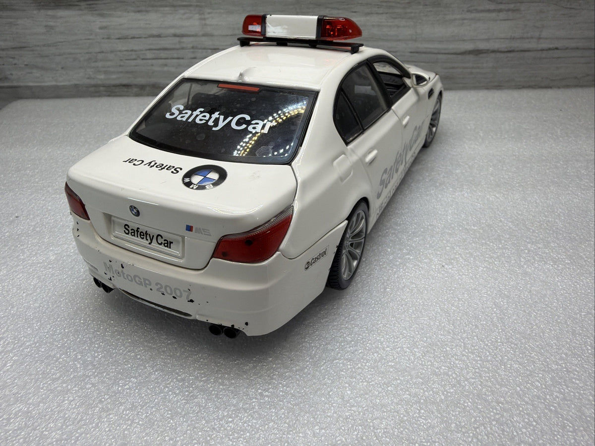 Maisto BMW M5 2007 E60 Safety Car 1/18 Scale Model Moto Gp Paint Chips See Pics10