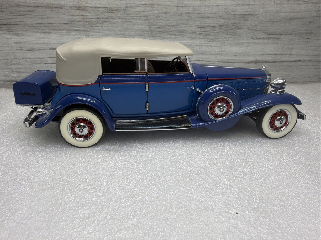 1932 Cadillac V 16 Sport Phaeton  1:24 Franklin Mint  Two Tone Blue.Nice No Box0