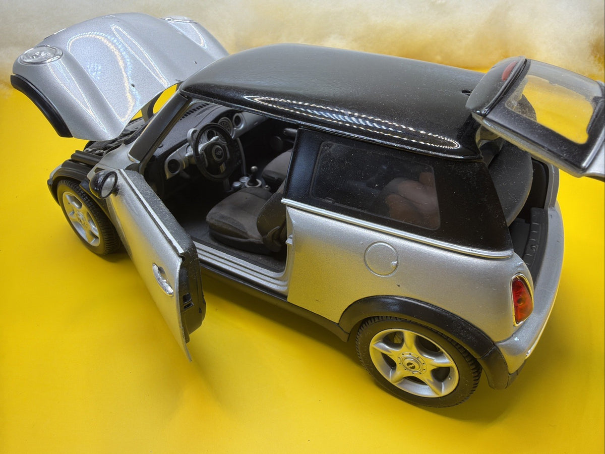 Maisto 1/18 Mini Cooper Silver with Black Roof Diecast Car - Loose See Pictures11