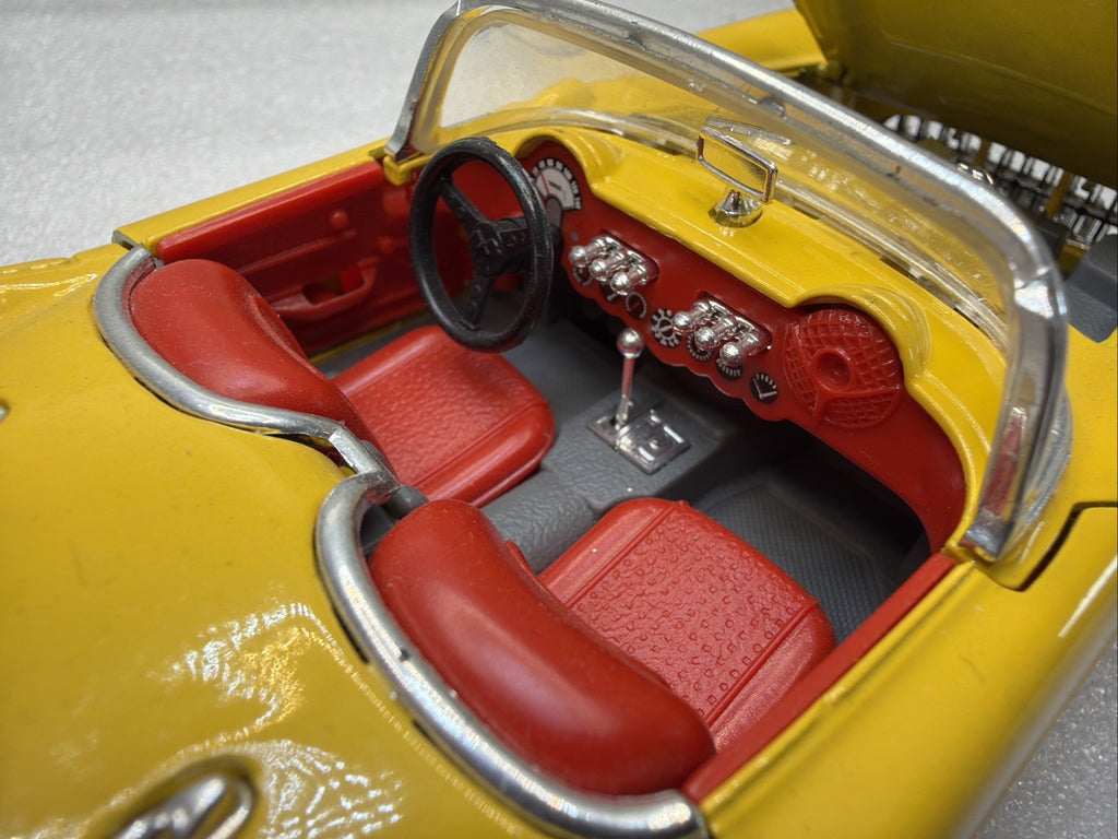 maisto 1/24 1957 chevrolet corvette convertible Nice Car No Box13