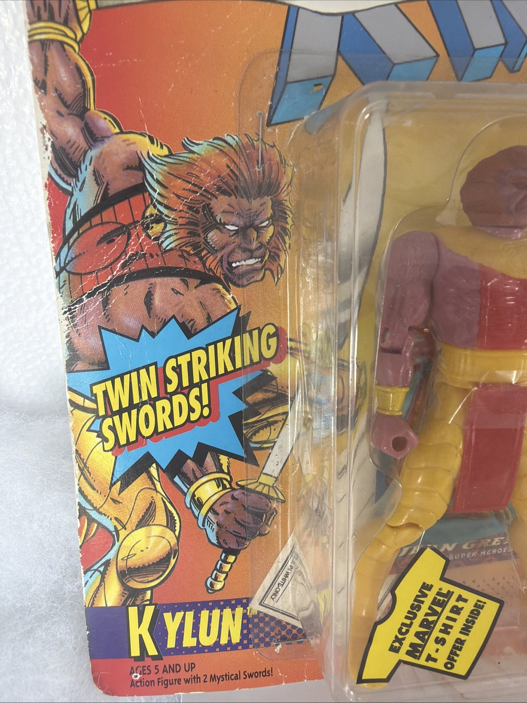 X-Men Kylun Action Figure Striking Swords 1994 ToyBiz Marvel Comic Box Damage2