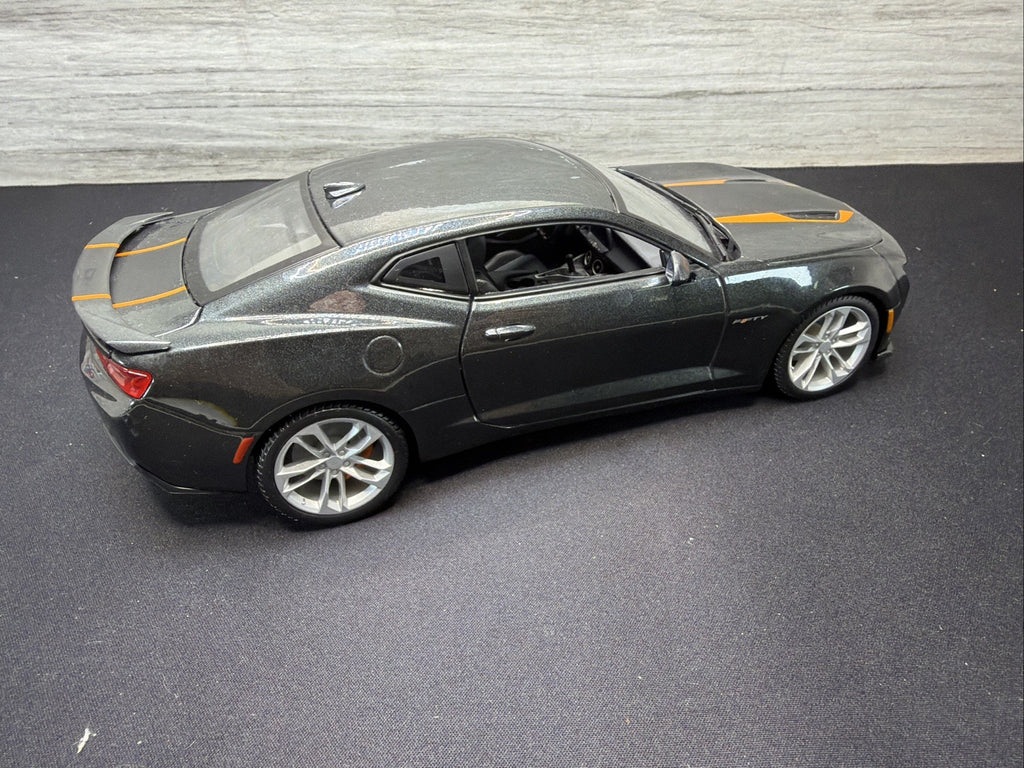 Gray 1/18 2017 Chevrolet Camaro 50th Anniversary Die-cast Maisto No Box16