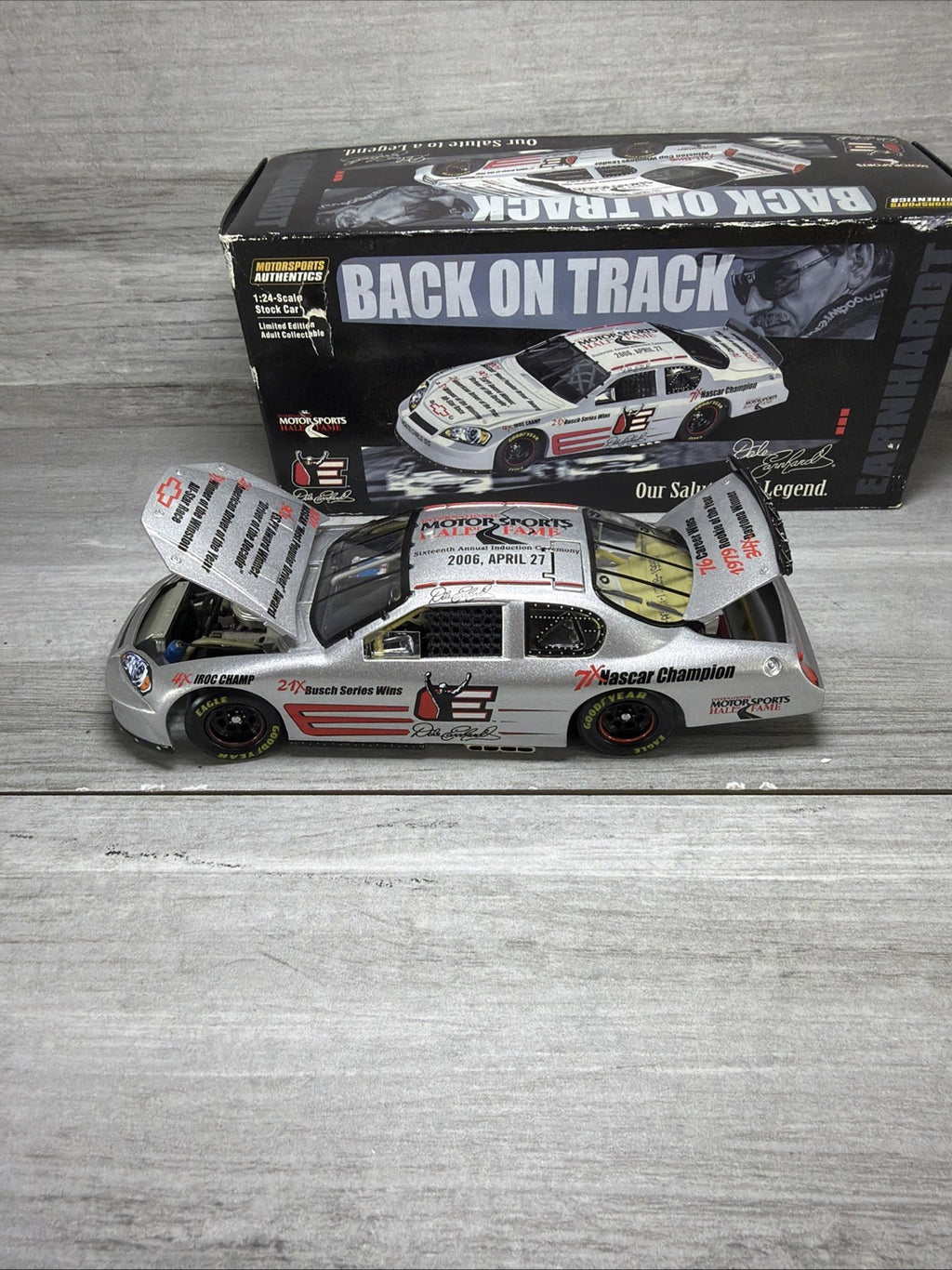 Dale Earnhardt 1/24  Back on Track  HOF 2006 Monte Carlo Box Damage Numbered New8