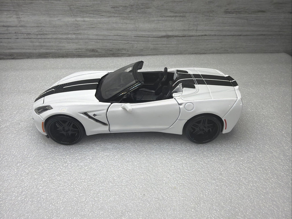 Maisto 2014 Chevrolet Corvette Stingray White  1/24 Scale Diecast Car NoBox Nice8
