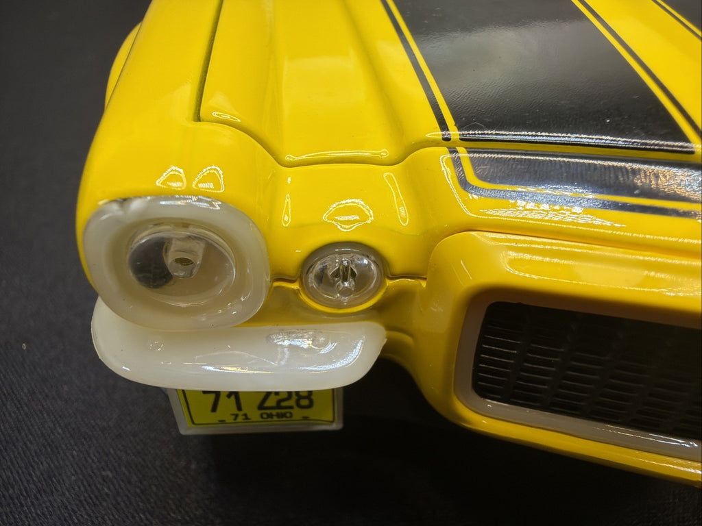 MAISTO 1:18 1971 CHEVY CAMARO Z28 YELLOW/BACK FACTORY CHROME MISSING ERROR? READ5