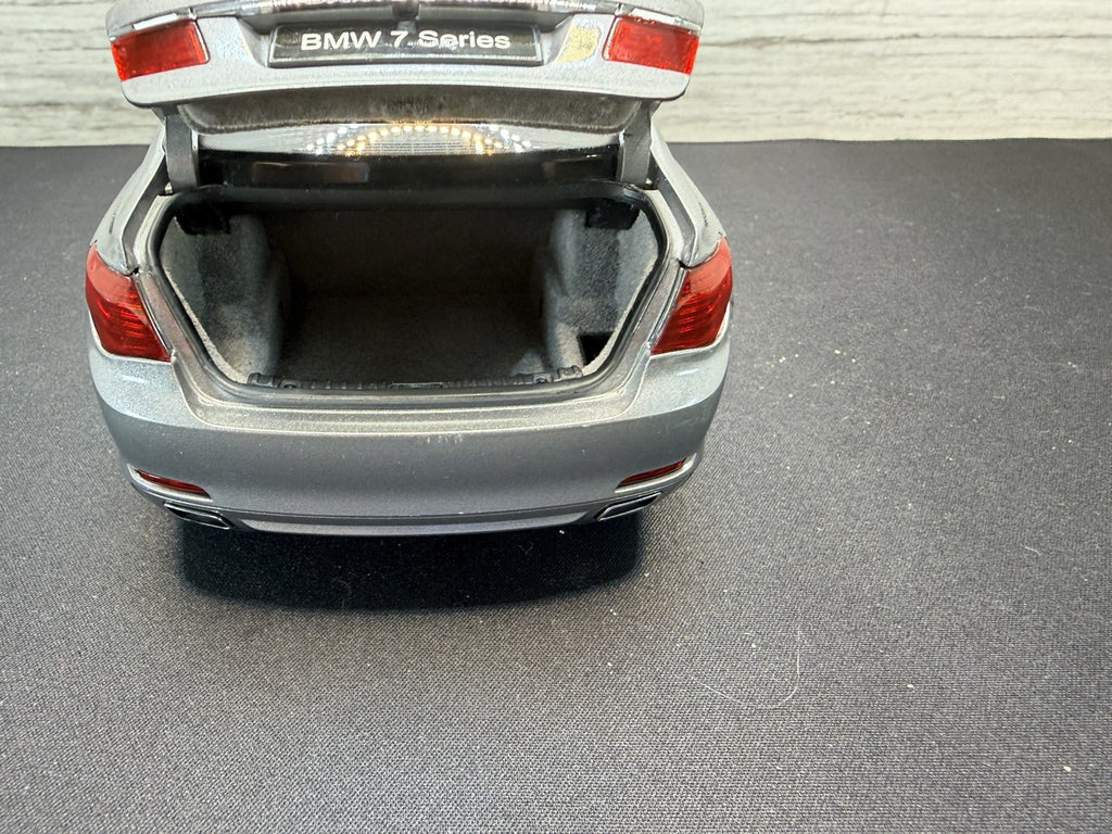 RARE BLACK Kyosho 1:18 BMW 750Li DEALER  SOME MINOR REPAIR NICE NO BOX9