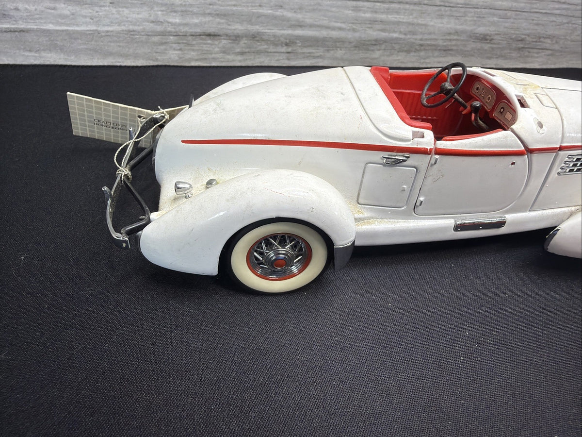 The Franklin Mint 1935 Auburn 851 Speedster  1:24 Scale White BARN FIND REPAIR9