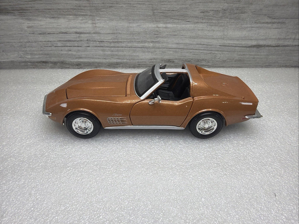 Maisto 1970 Chevrolet Corvette Stingray 1/24 Diecast  Nice Condition No Box0