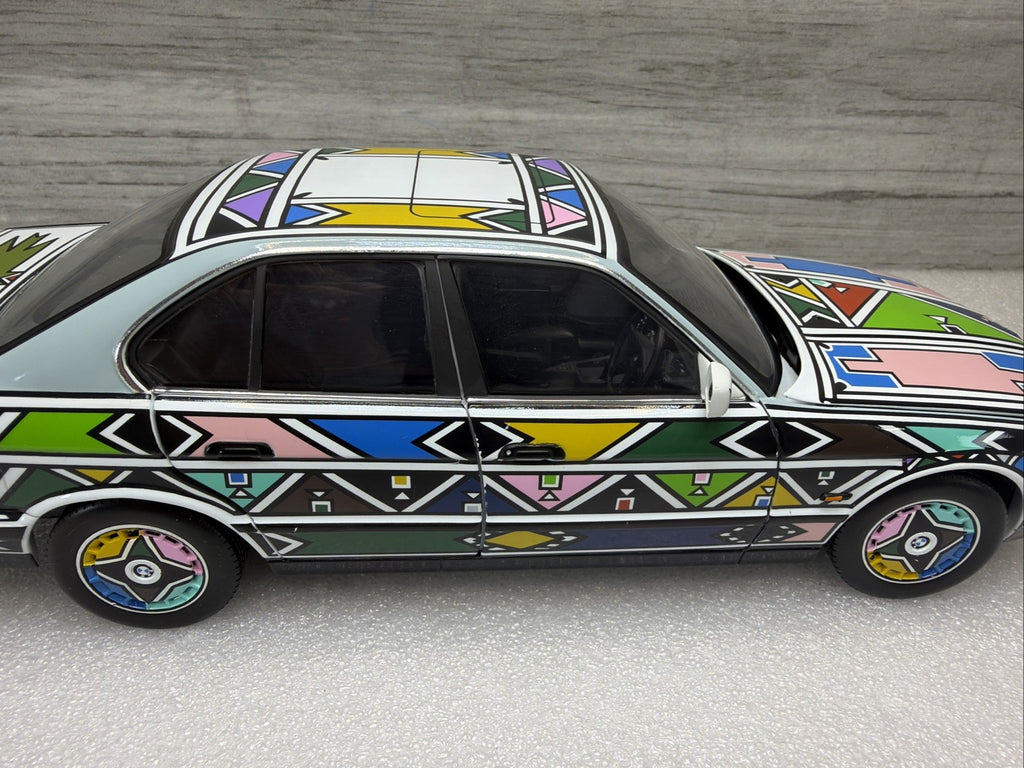 UNIQUE 1/18  BMW Art Car 525i E34 Esther Mahlangu Minichamps 88-95 No Box  Nice10
