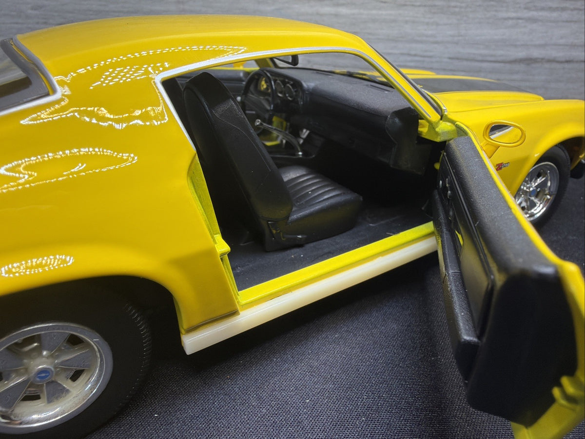 MAISTO 1:18 1971 CHEVY CAMARO Z28 YELLOW/BACK FACTORY CHROME MISSING ERROR? READ21