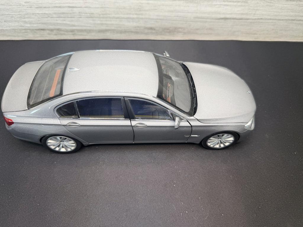 RARE BLACK Kyosho 1:18 BMW 750Li DEALER  SOME MINOR REPAIR NICE NO BOX2