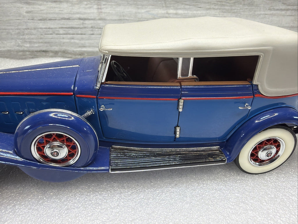 1932 Cadillac V16 Sport Phaeton 1:24 Franklin Mint TwoTone Blue No Box Headlight5