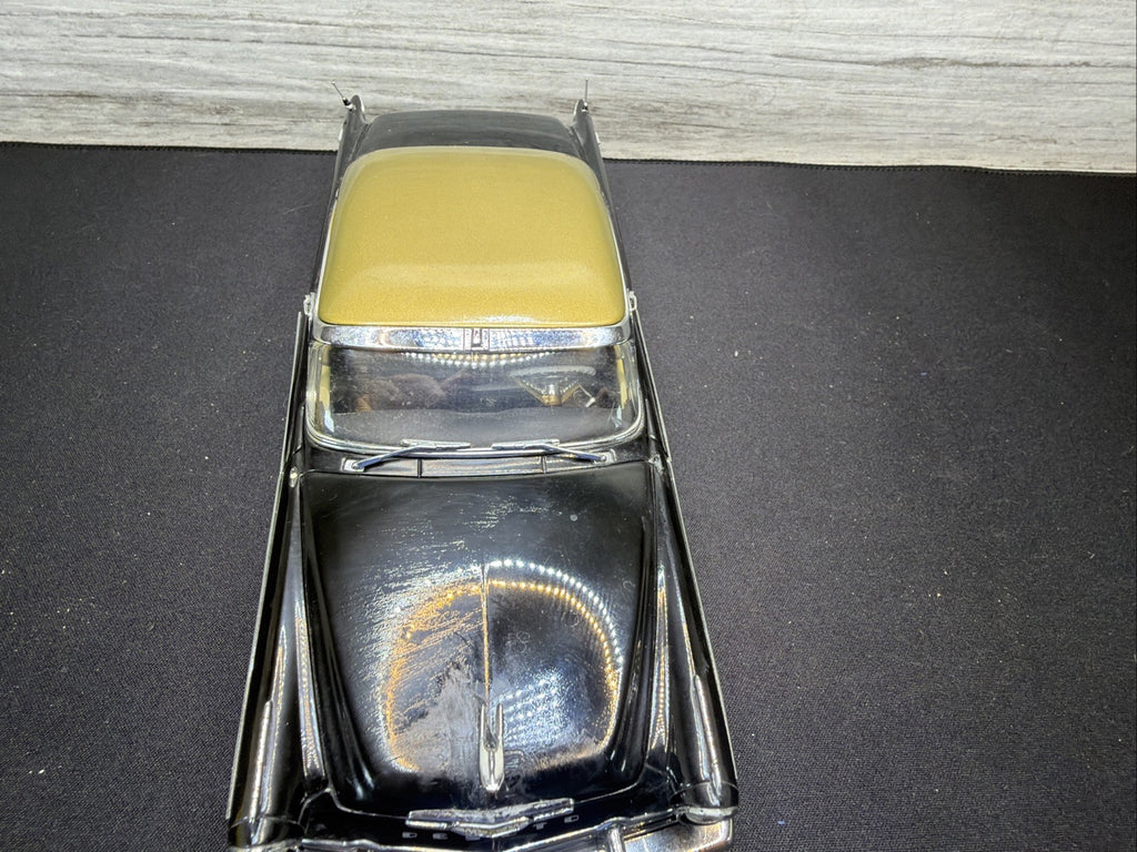 Danbury Mint 1956 DeSoto Adventurer Die Cast Car 1/24, Black/Gold READ6