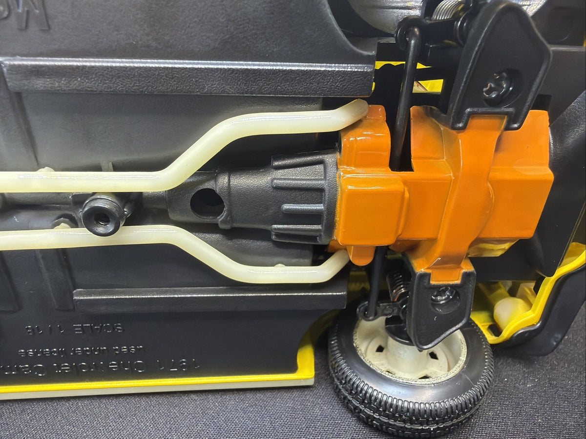MAISTO 1:18 1971 CHEVY CAMARO Z28 YELLOW/BACK FACTORY CHROME MISSING ERROR? READ11