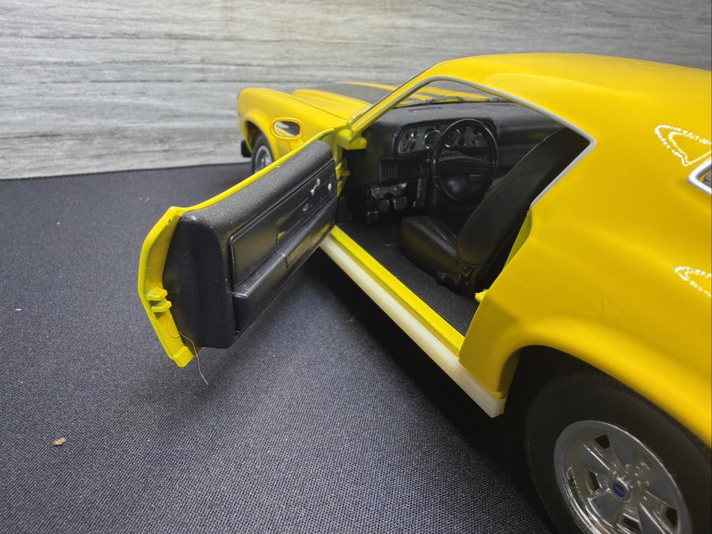 MAISTO 1:18 1971 CHEVY CAMARO Z28 YELLOW/BACK FACTORY CHROME MISSING ERROR? READ20
