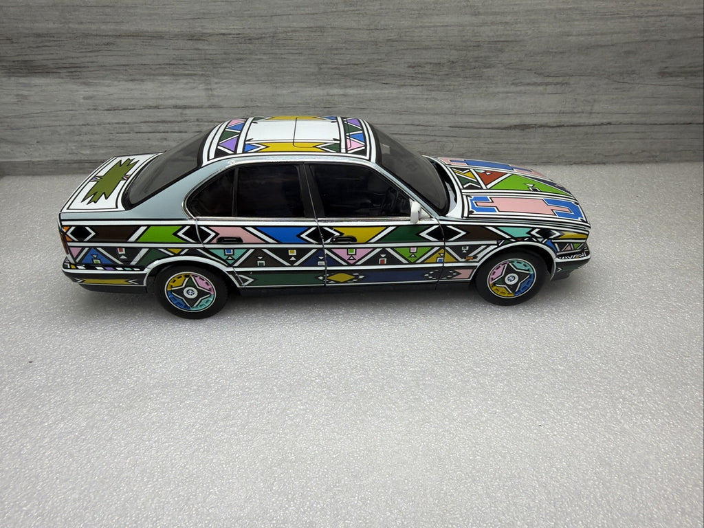 UNIQUE 1/18  BMW Art Car 525i E34 Esther Mahlangu Minichamps 88-95 No Box  Nice8