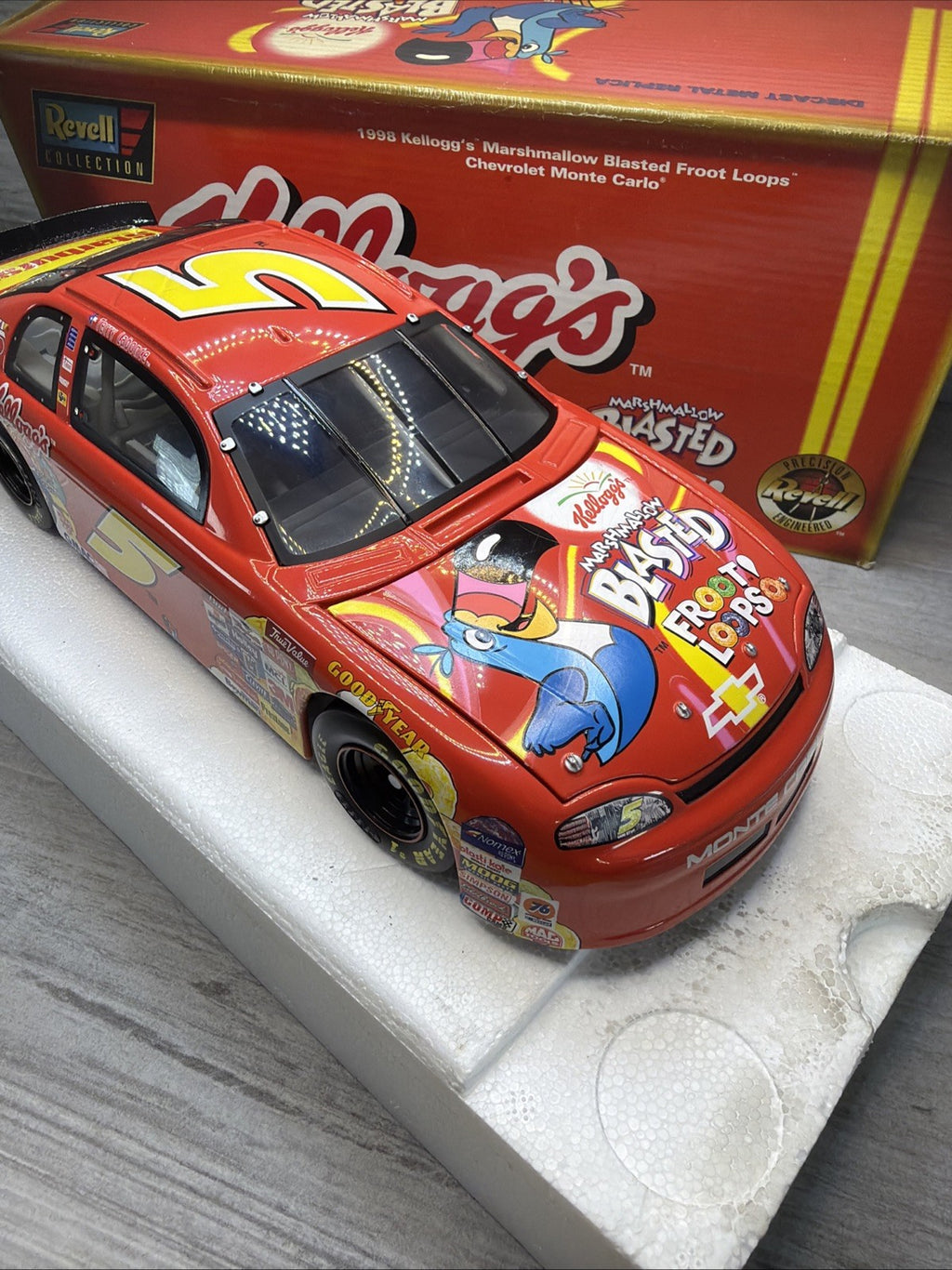 Revell 1:18 Terry Labonte #5 1998 NASCAR Fruit Loops      1 Of 3,120  Box Damage11