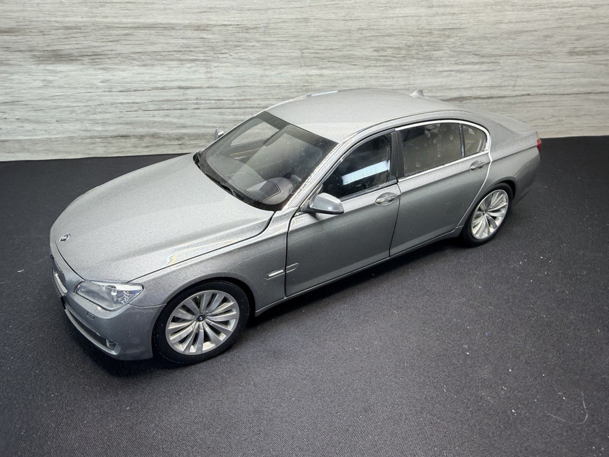 RARE BLACK Kyosho 1:18 BMW 750Li DEALER  SOME MINOR REPAIR NICE NO BOX5