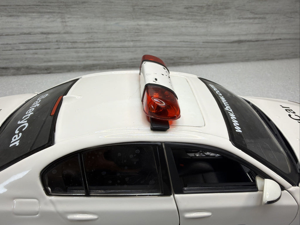 Maisto BMW M5 2007 E60 Safety Car 1/18 Scale Model Moto Gp Paint Chips See Pics9
