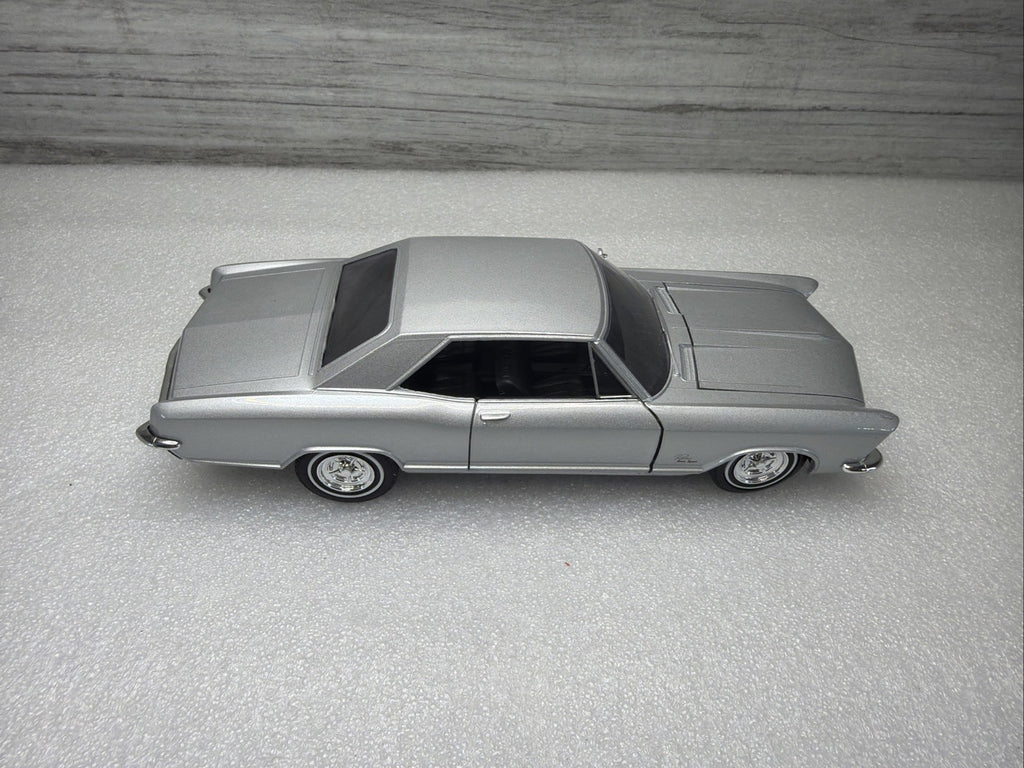 1965 BUICK RIVIERA GRAND SPORT HARD TOP WELLY 24072 1/24 DIECAST CAR SILV NO BOX1