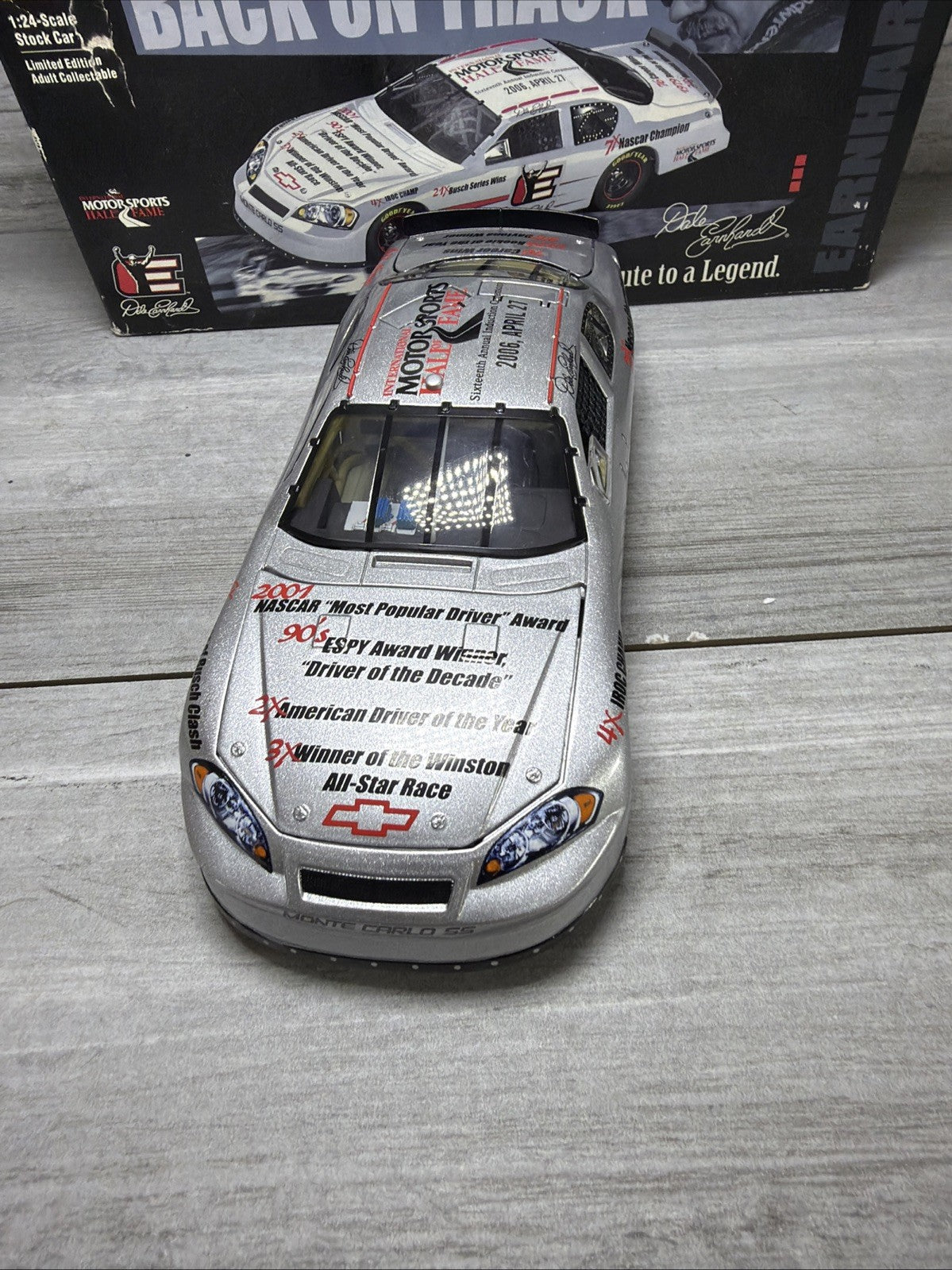 Dale Earnhardt 1/24  Back on Track  HOF 2006 Monte Carlo Box Damage Numbered New7