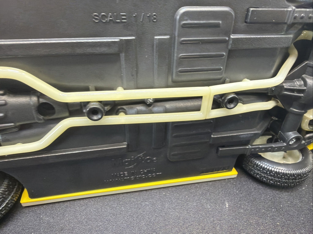 MAISTO 1:18 1971 CHEVY CAMARO Z28 YELLOW/BACK FACTORY CHROME MISSING ERROR? READ17