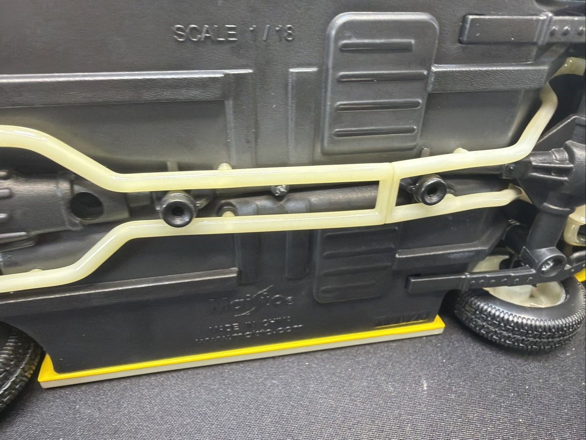 MAISTO 1:18 1971 CHEVY CAMARO Z28 YELLOW/BACK FACTORY CHROME MISSING ERROR? READ17