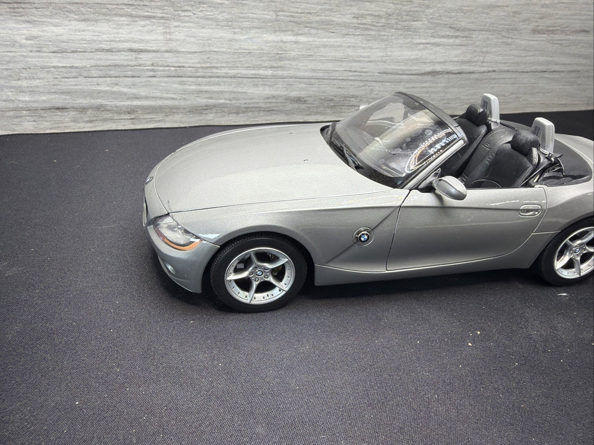 Welly BMW Z4 1:18 Silver Diecast Sport Car with Opening Doors Nice No Box8