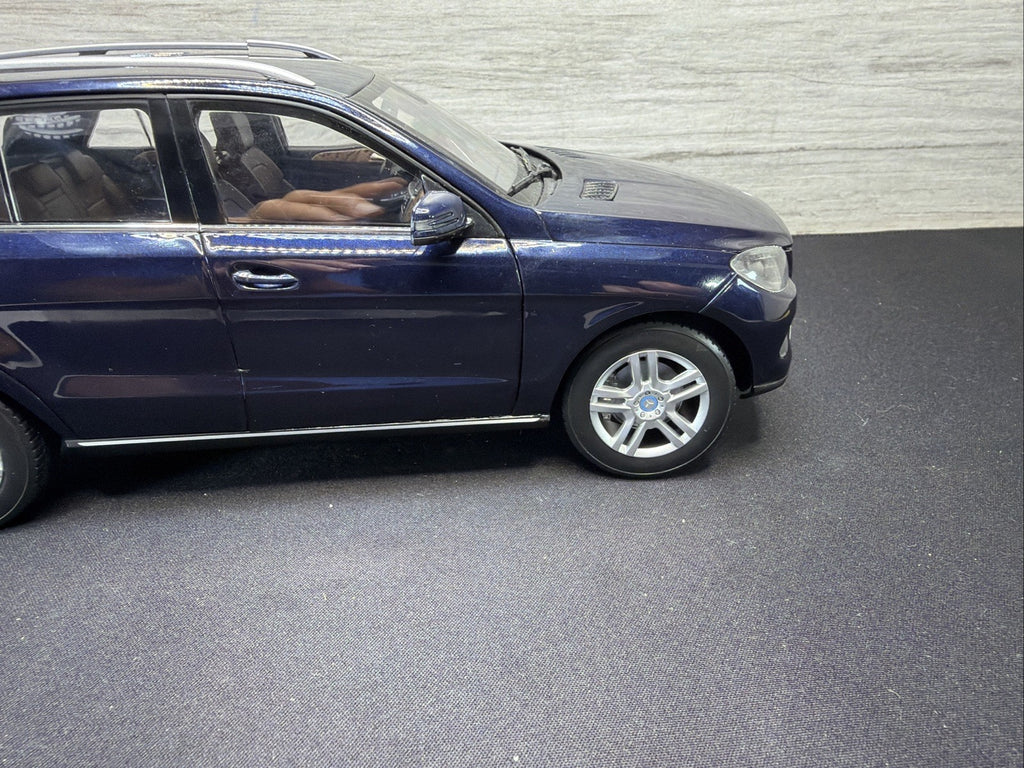 RARE FIRST LOOK ART MINICHAMPS MERCEDES-BENZ M-CLASS SCALE 1:18 DIECAST  NICE.10