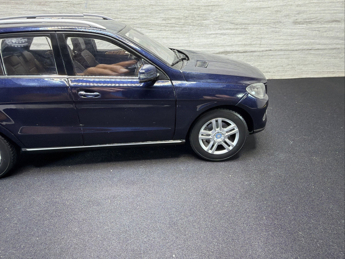 RARE FIRST LOOK ART MINICHAMPS MERCEDES-BENZ M-CLASS SCALE 1:18 DIECAST  NICE.10