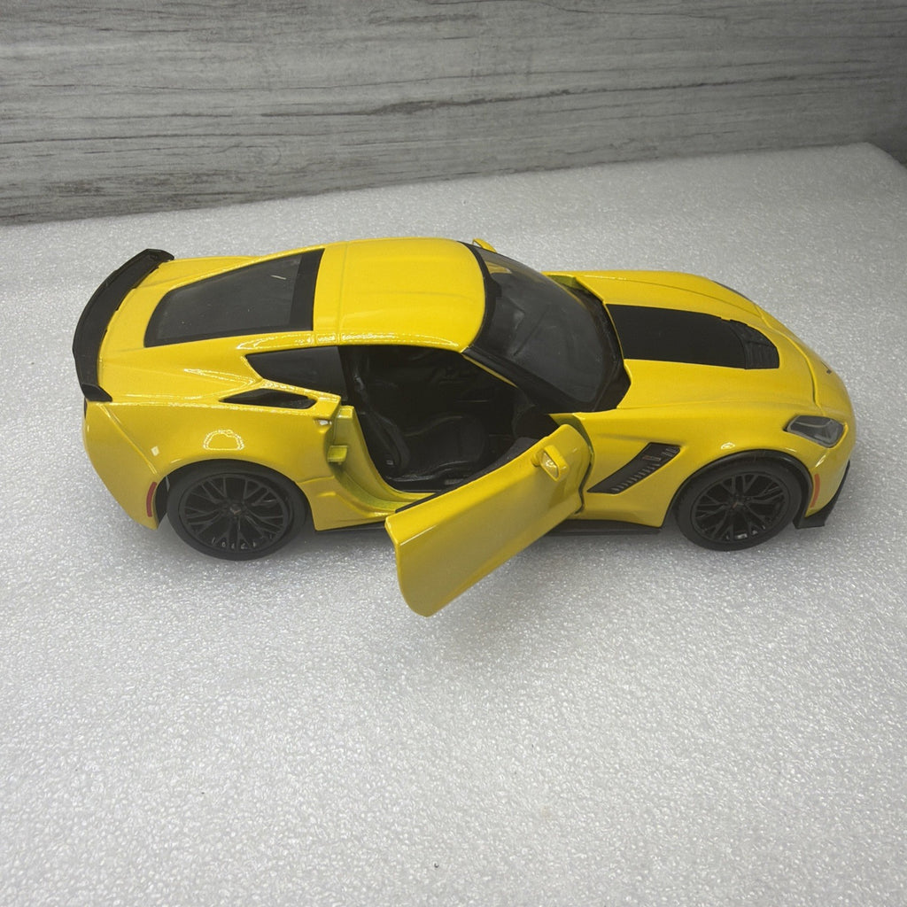 Maisto 2015 Chevrolet Corvette Stingray Yellow 1/24 Scale Diecast Car NoBox Nice3