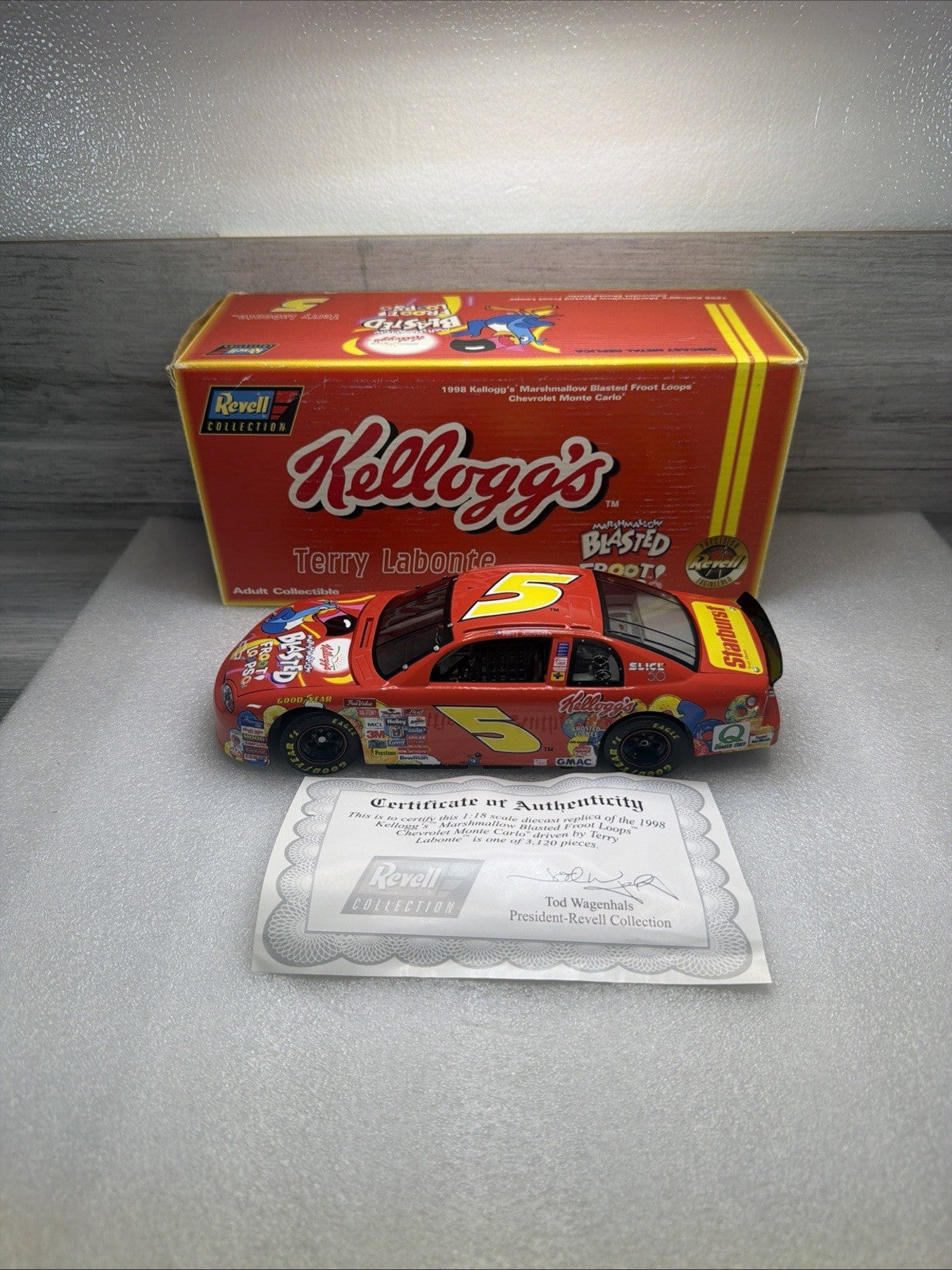 Revell 1998 Kellogg's Fruit Loops Terry Labonte #5 Cert 1:18 New In Aged Box0