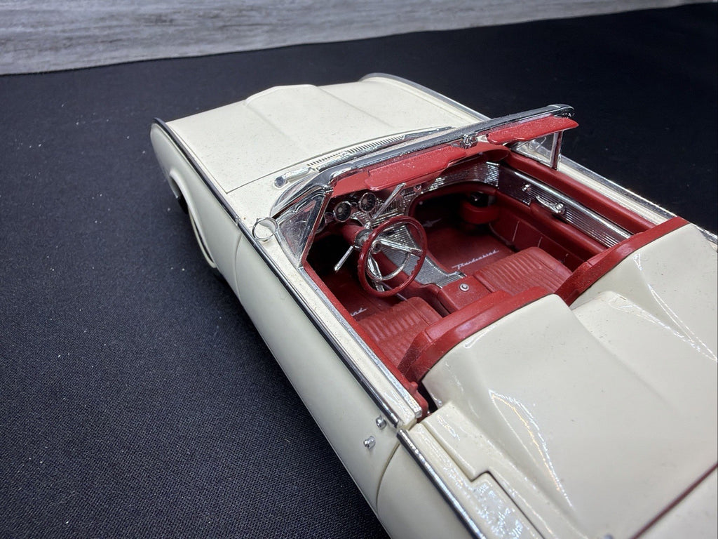 1962 Ford Thunderbird DANBURY MINT 1/24 Convertible- No Box16
