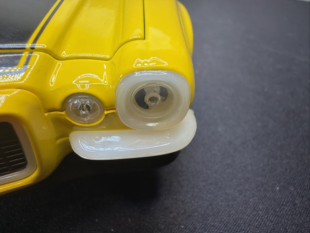 MAISTO 1:18 1971 CHEVY CAMARO Z28 YELLOW/BACK FACTORY CHROME MISSING ERROR? READ22