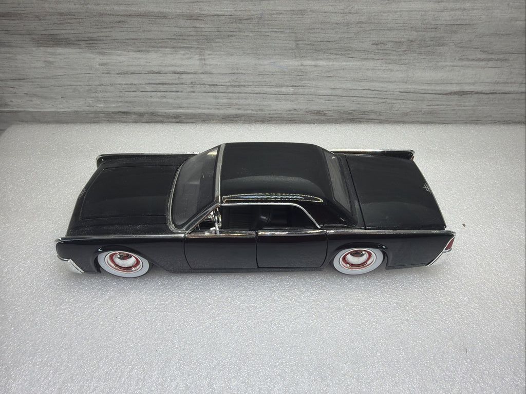 Jada 1963 Lincoln Continental Black  Diecast 1:24 Scale Nice Rare No Box2