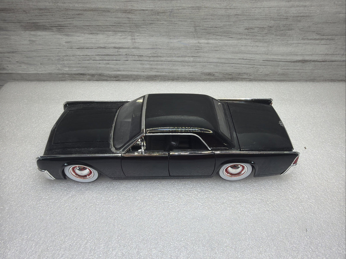 Jada 1963 Lincoln Continental Black  Diecast 1:24 Scale Nice Rare No Box2