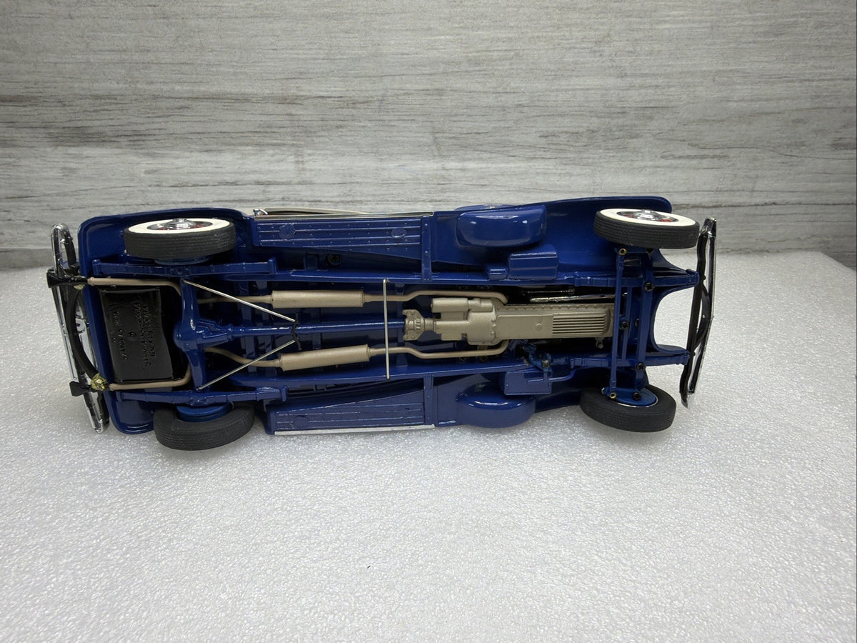 1932 Cadillac V16 Sport Phaeton 1:24 Franklin Mint TwoTone Blue No Box Headlight13