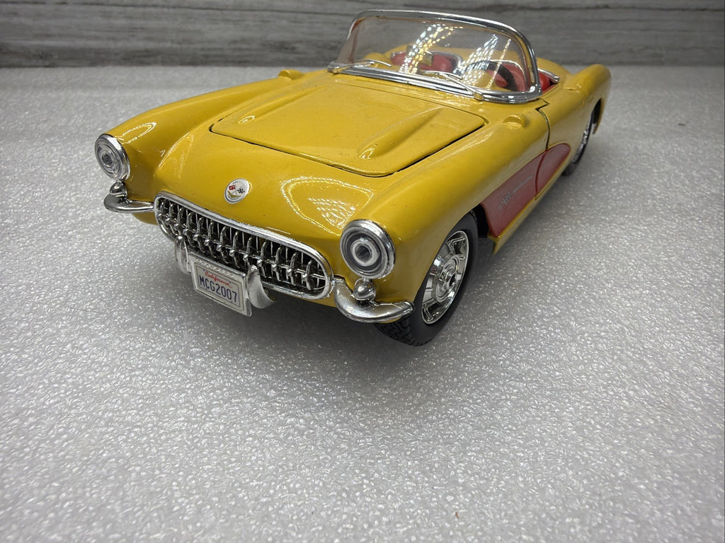 maisto 1/24 1957 chevrolet corvette convertible Nice Car No Box3