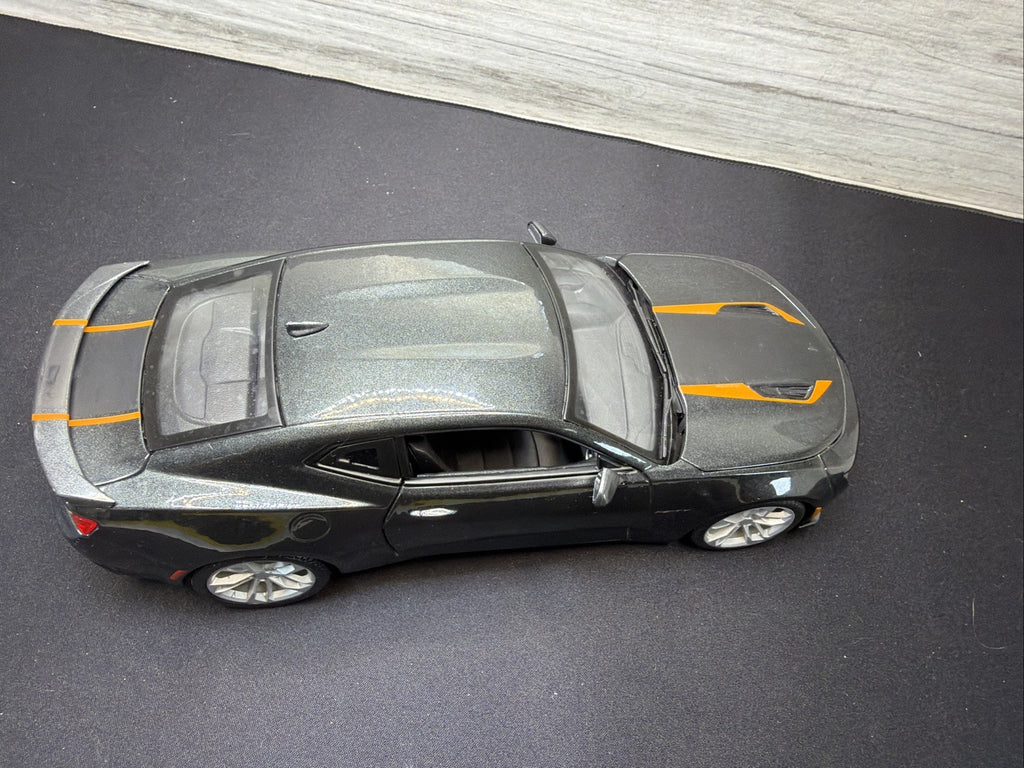 Gray 1/18 2017 Chevrolet Camaro 50th Anniversary Die-cast Maisto No Box17