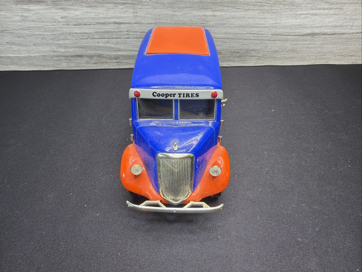 1938 STUDEBAKER PANEL VAN LIBERTY CLASSICS DIECAST COOPER TIRES7