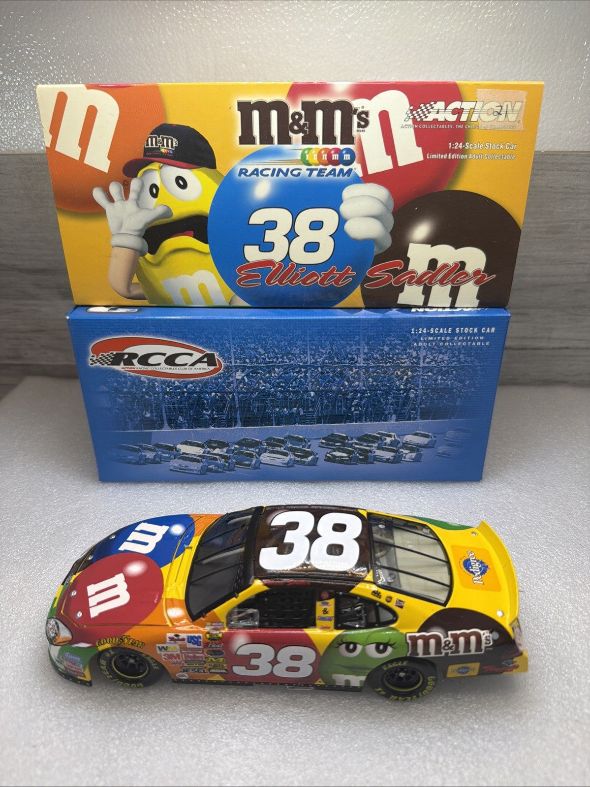 ACTION RCCA Elliott Sadler #38 M&M's 2004 Taurus Club Car 1 of 300 P/N 4023370