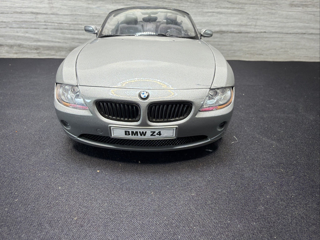 Welly BMW Z4 1:18 Silver Diecast Sport Car with Opening Doors Nice No Box14