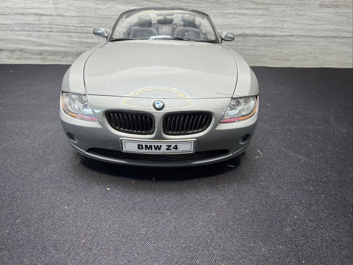 Welly BMW Z4 1:18 Silver Diecast Sport Car with Opening Doors Nice No Box14