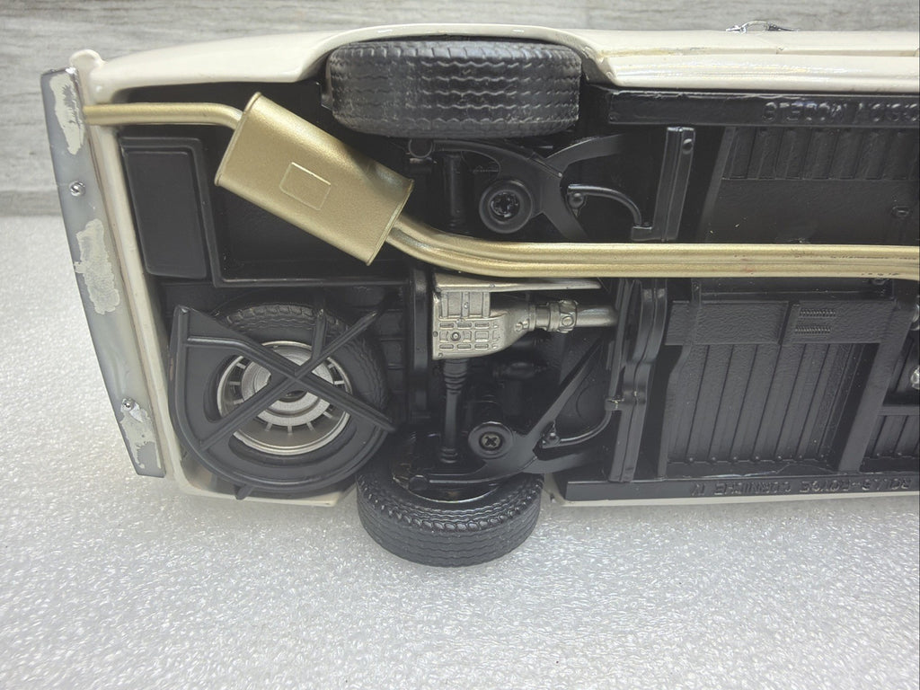 Franklin Mint- 1992 Rolls-Royce Corniche IV Convertible 1/24 Has Damage See Pics18