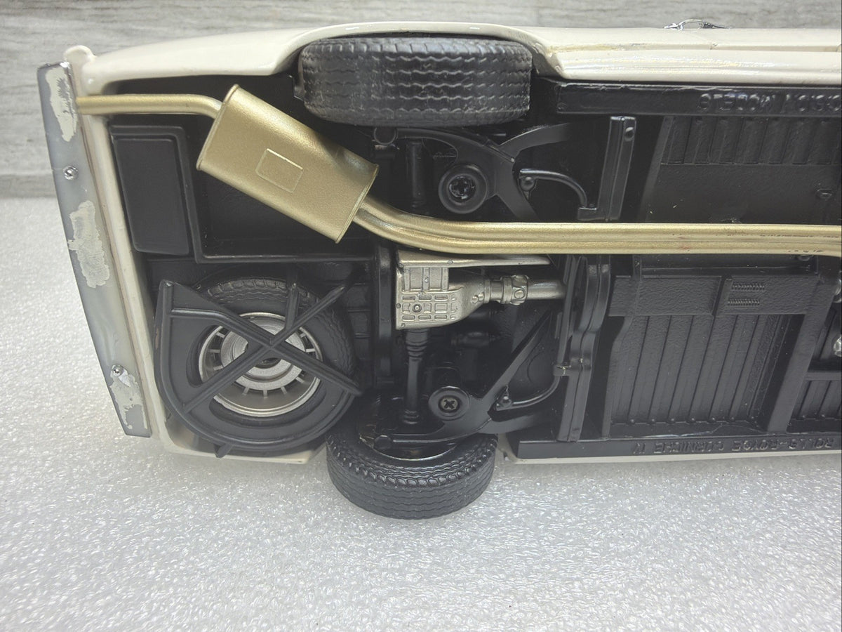 Franklin Mint- 1992 Rolls-Royce Corniche IV Convertible 1/24 Has Damage See Pics18